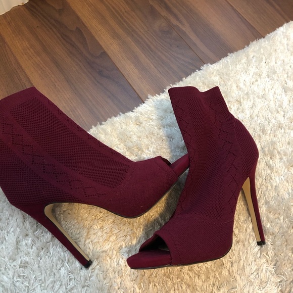 ✨HOT✨Size 8 - Women’s Burgundy Sock Booty - Picture 1 of 5